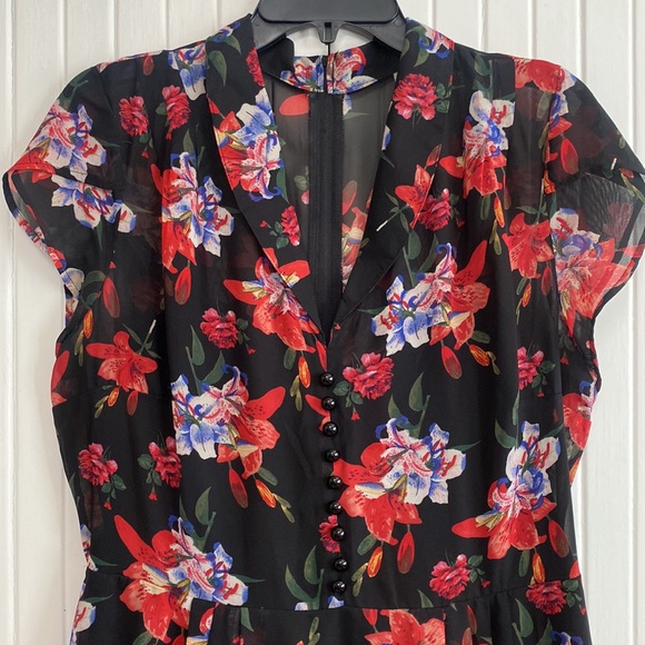 Black and Red Floral Vintage Dress - Large - Picture 2 of 12